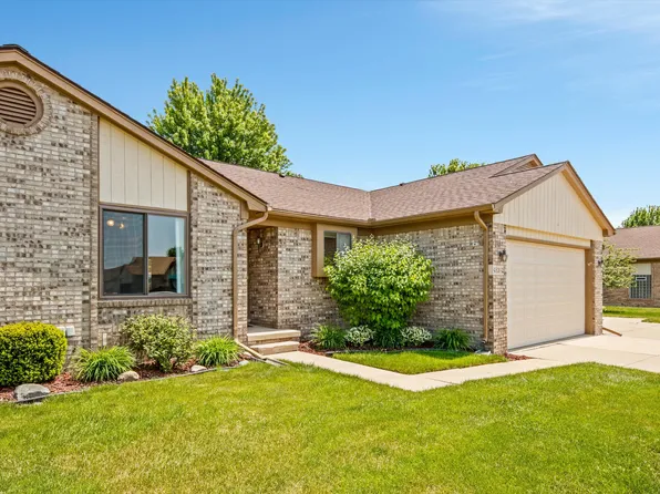 48392 Marwood Dr, Chesterfield, MI 48051