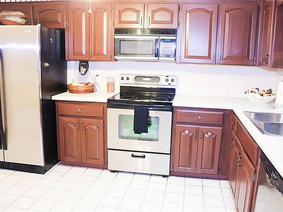 3rd image of 3453 Hawkin Dr
