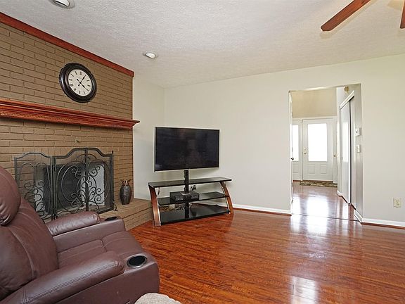 5th image of 8260 Twin Cove Ct
