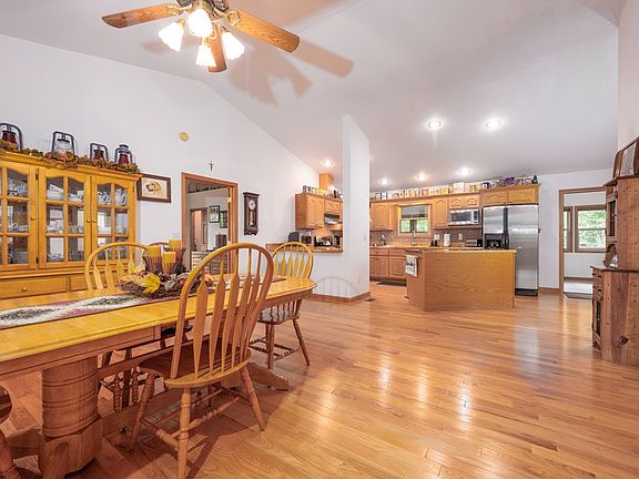 26th image of 124 Graystone Dr