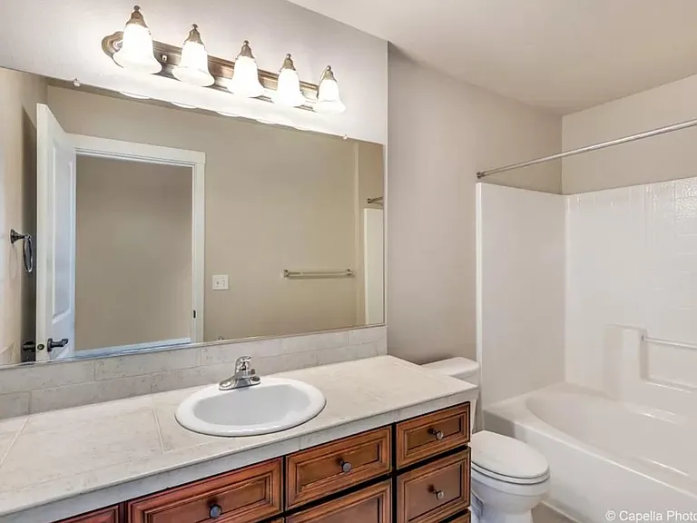 410 NE Patricia Ann Pl — Photo 15