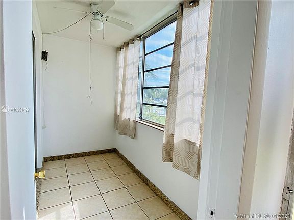4th image of 1551 NE Miami Gardens Dr APT 221