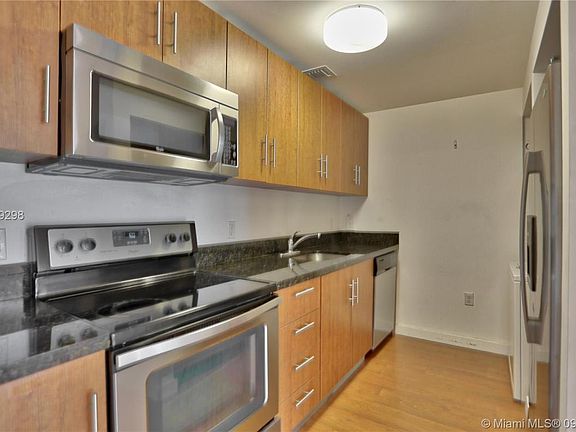 3rd image of 601 NE 23rd St #301