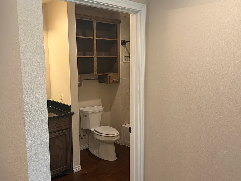 305 W Willis St #202 — Photo 15