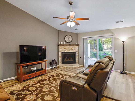 2nd image of 4427 W 92nd Pl
