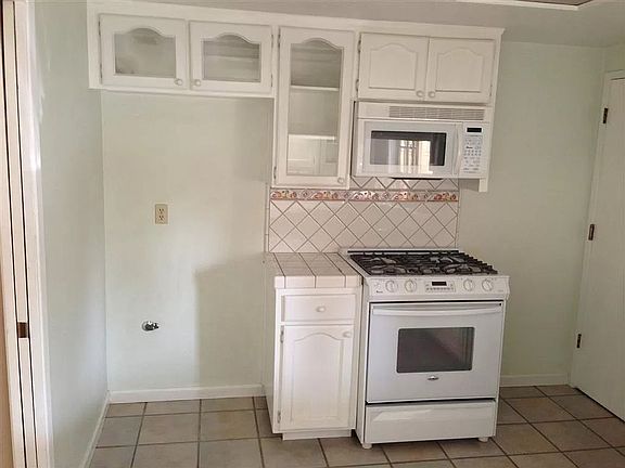 3rd image of 470 E Prosperity Ave