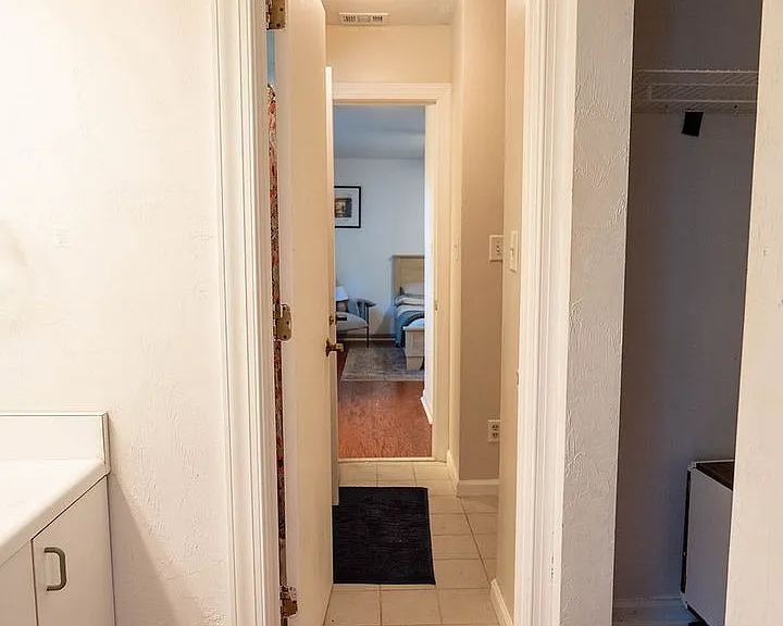 3724 Longchamp Cir — Photo 32
