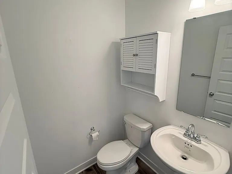 1046 Elmwood Ln — Photo 11