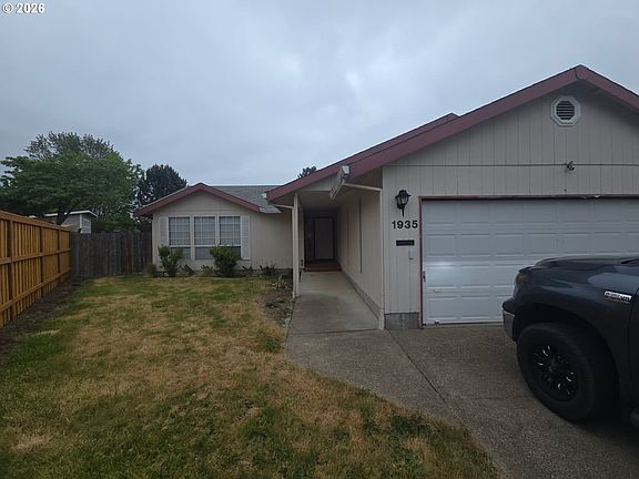 2nd image of 1935 SW Oleander Ct