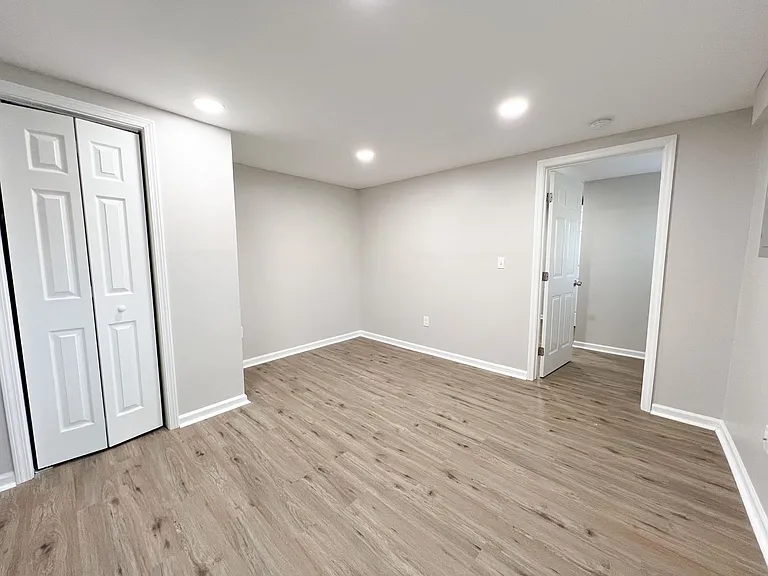 492 Oak St — Photo 5