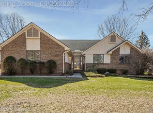 45105 Dunbarton Dr, Novi, MI 48375