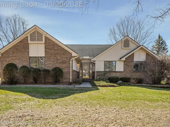 45105 Dunbarton Dr, Novi, MI 48375