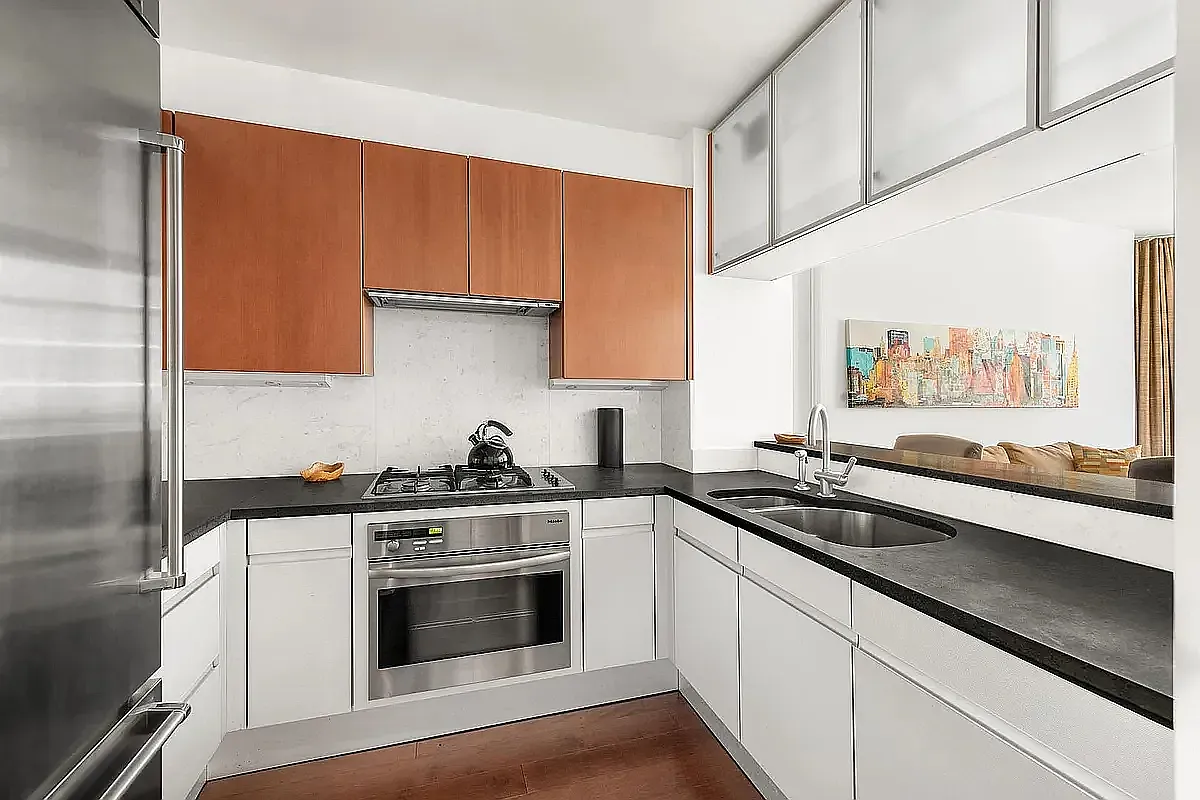 300 East 55th Street — Photo 2