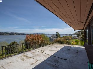1381 Bayview St, North Bend, OR 97459