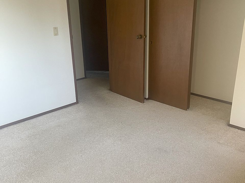 2nd image of 324 221st St SW