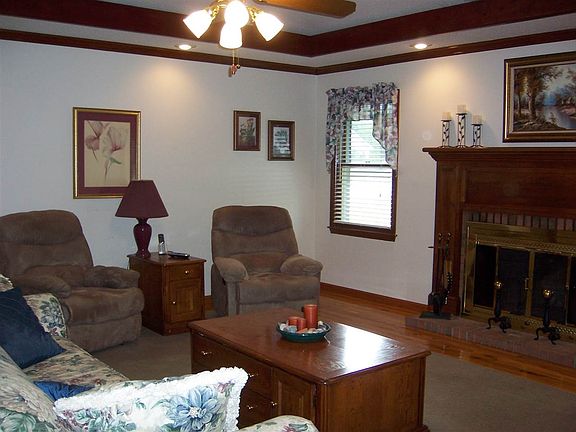 4th image of 212 Tanglewood Ct