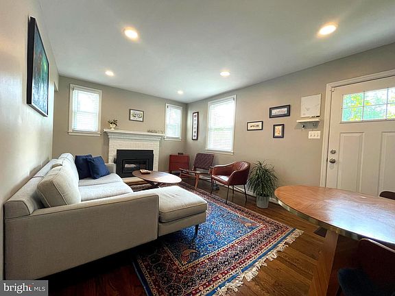 3rd image of 2938 Woodlawn Ave