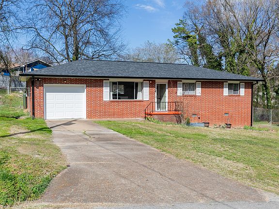 3rd image of 609 Holly Dr
