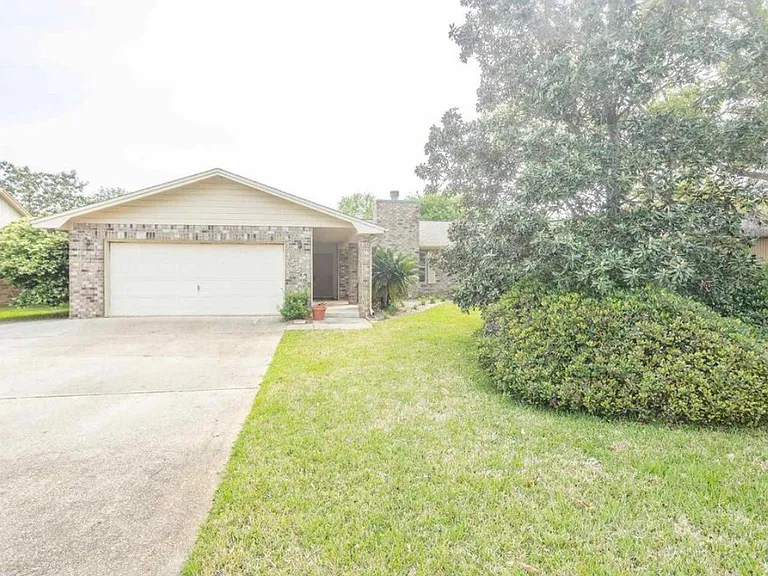 3555 Chastain Way — Photo 1