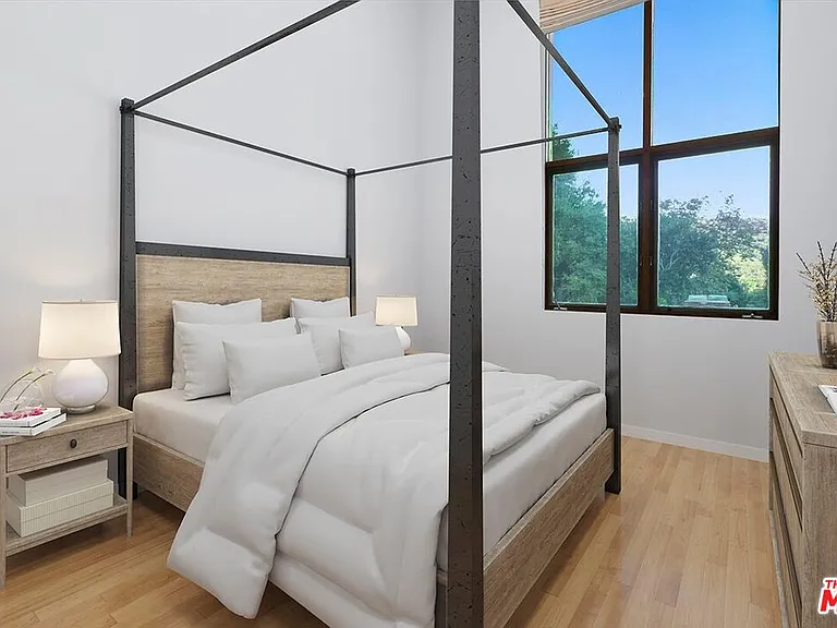 3600 Mandeville Canyon Rd — Photo 14