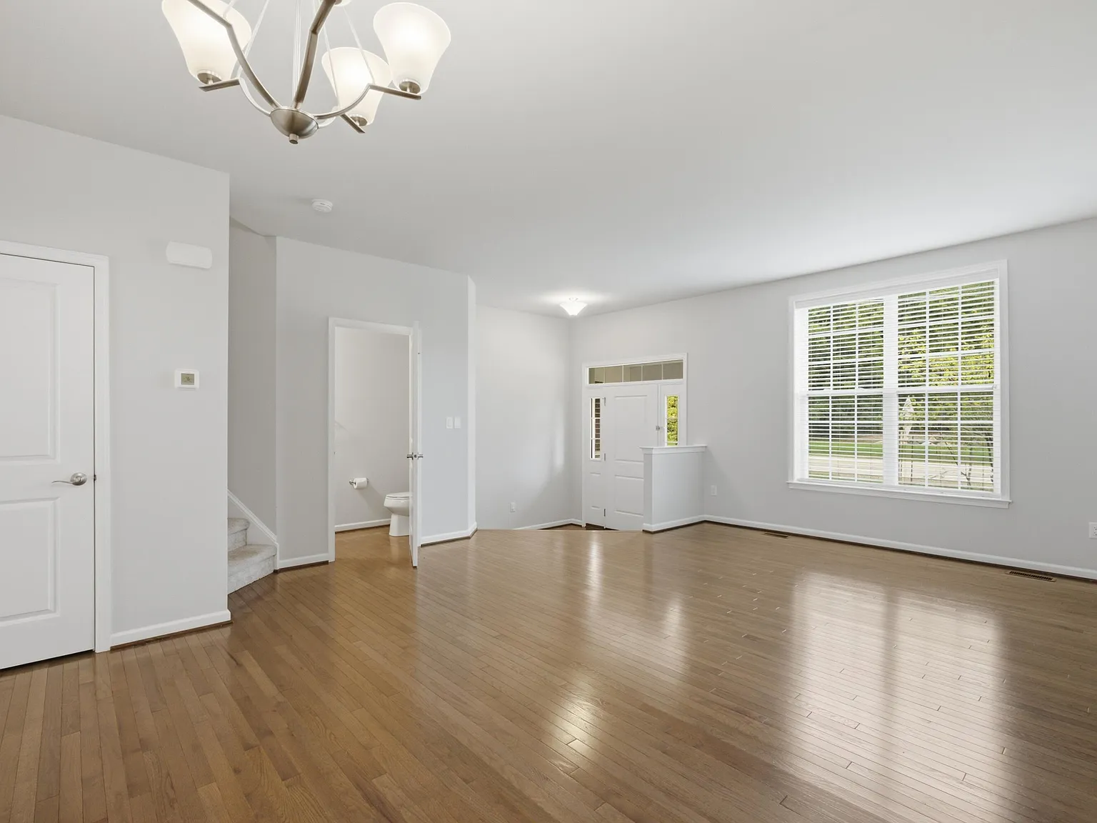 3 bed, 2.5 bath, 1804 sqft, $3,500 — Photo 2