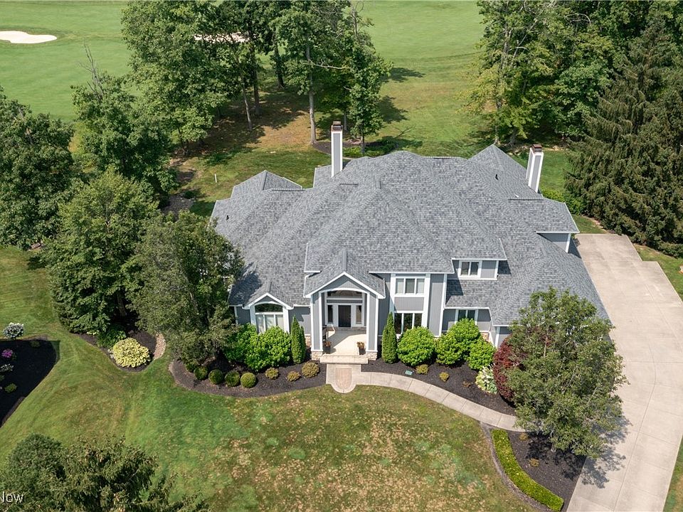 1st image of 375 Glengarry Dr