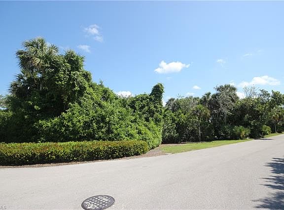 3rd image of 366 Live Oak Ln