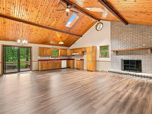 4th image of 490 Cherry Lane Rd