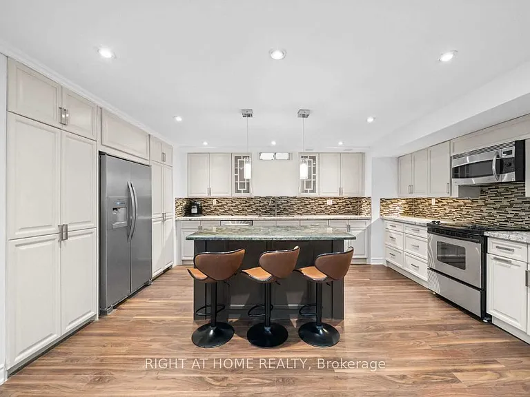 9 Alyssum Ct #LOWER — Photo 2