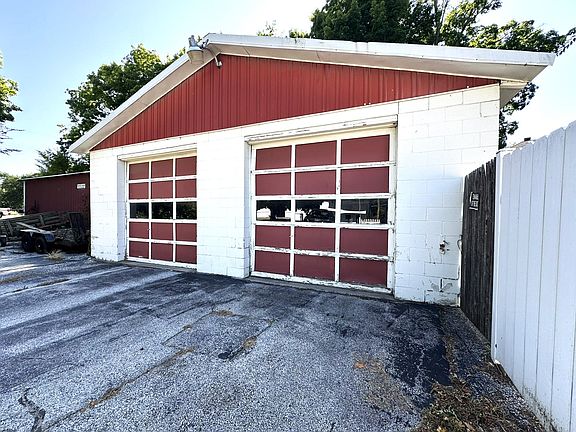 5th image of 188 S Paw Paw St