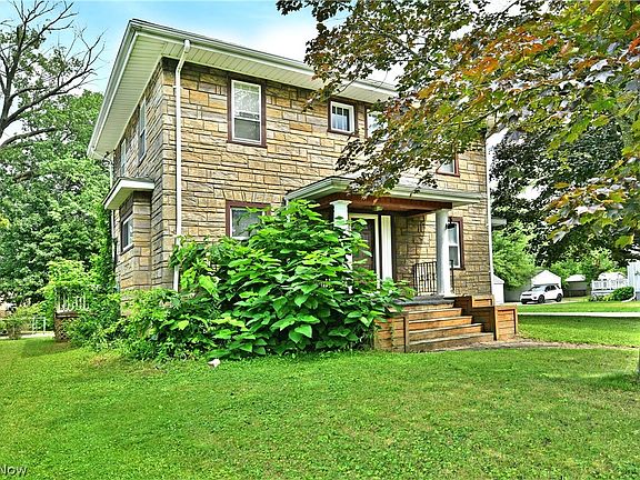 2nd image of 405 Oak Knoll Ave SE