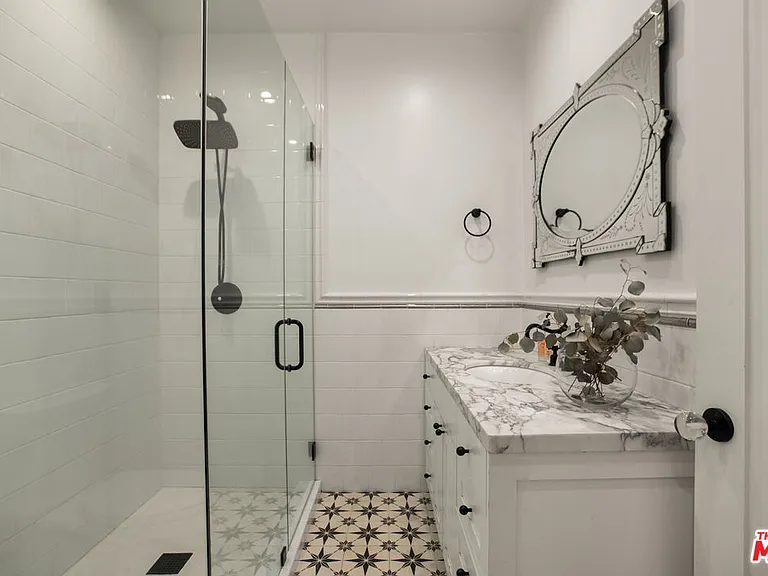 327 N Edinburgh Ave — Photo 36
