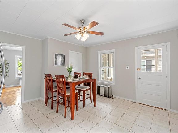 4th image of 20 Carolyn St