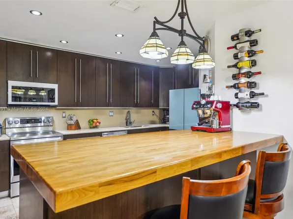 549 Racquet Club Rd Unit 30, Weston, FL 33326