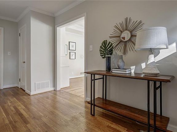 4th image of 1172 Citadel Dr NE
