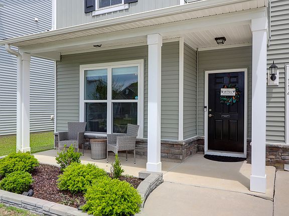 5th image of 114 W Bradford Pointe Dr