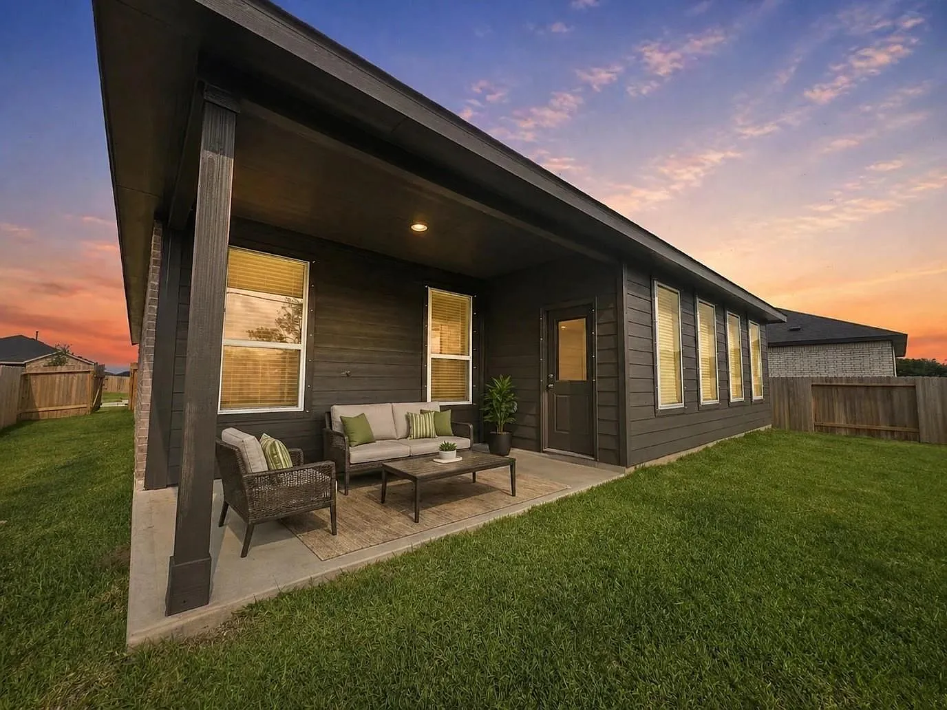 4 bed, 2.0 bath, 1900 sqft, $2,495 — Photo 2