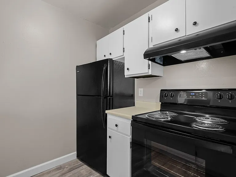 Heather Ridge - Beautiful Remodeled Apartments — Photo 22