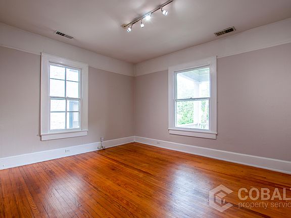 5th image of 925 Greenwood Ave NE APT A
