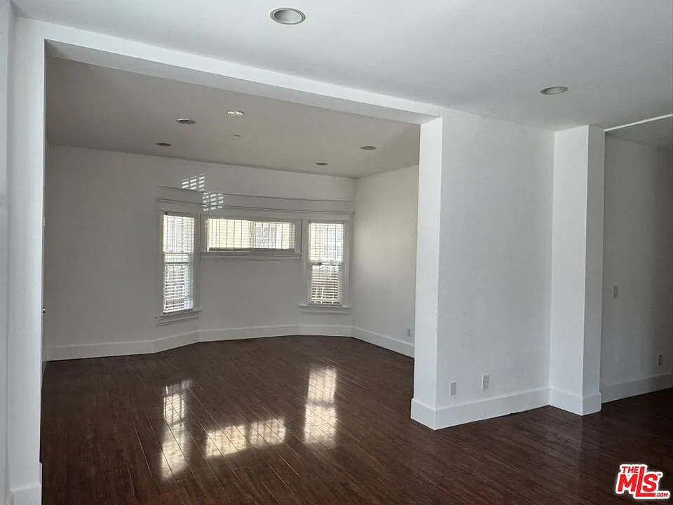 2 bed, 2.0 bath, 1000 sqft, $2,990 — Photo 3