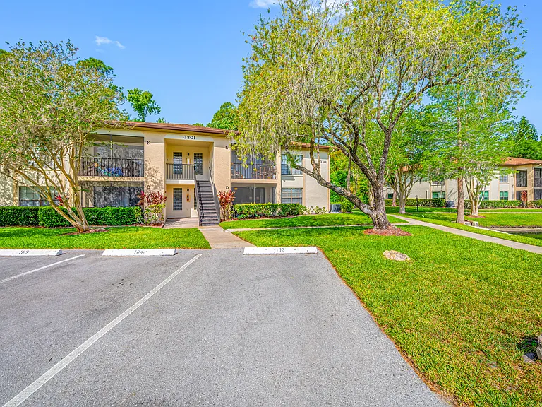 3301 Crystal Ct #D — Photo 35