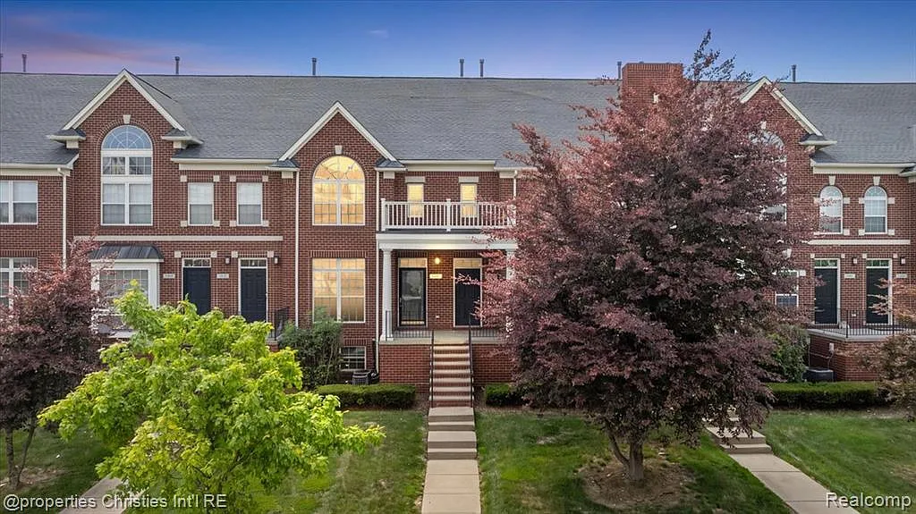2 bed, 2.5 bath, 1872 sqft, $2,500 — Photo 1