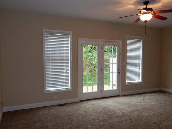 3rd image of 3008 Hill St Unit 208