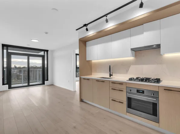 2729 Kingsway #702, Vancouver, BC V5R 5K6