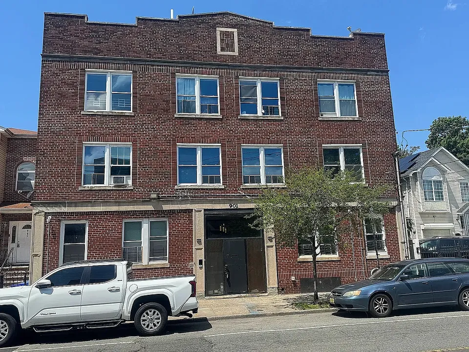 901 Bergen St #3E