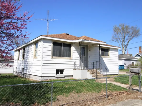 303 E Lake St, Knox, IN 46534