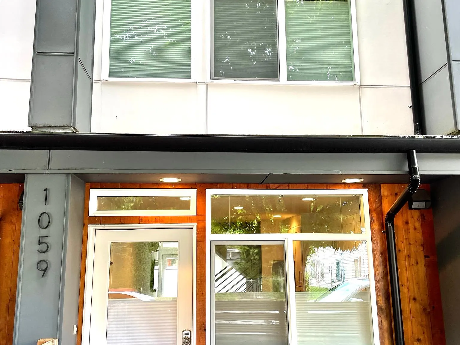 2 bed, 1273 sqft, $3,400 — Photo 2