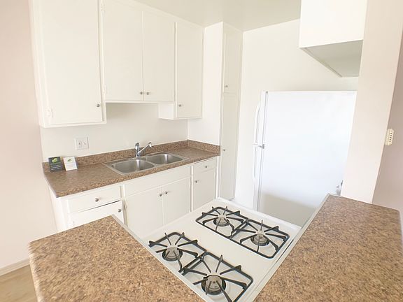 2nd image of 12616 Caswell Ave #4