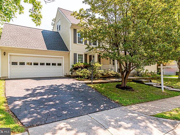 3rd image of 7232 Devereux Ct