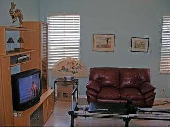 3rd image of 1932 Aspen Ln